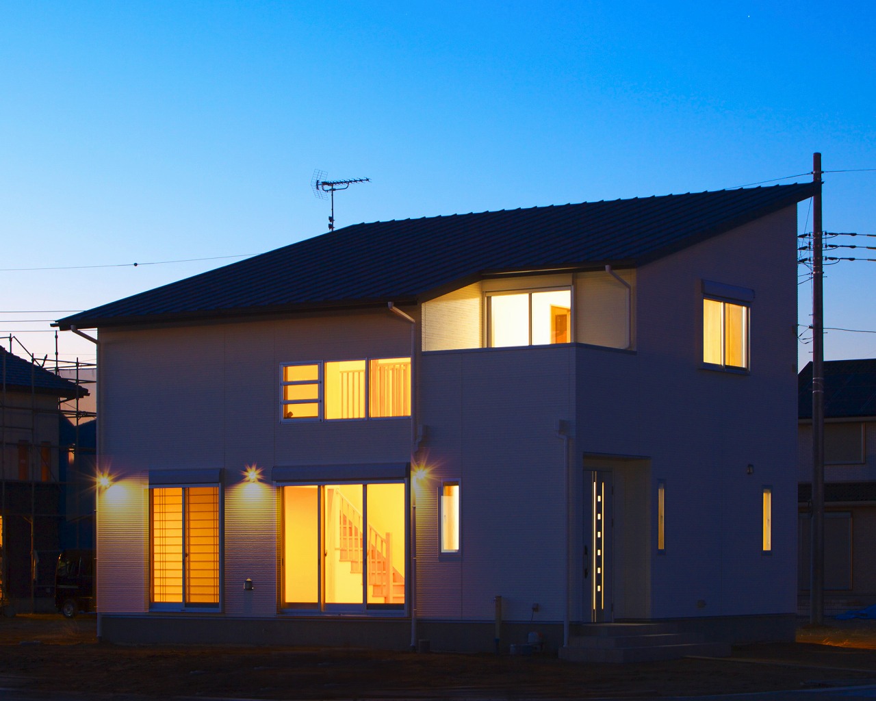 二階建て　デザイン住宅　シンプル