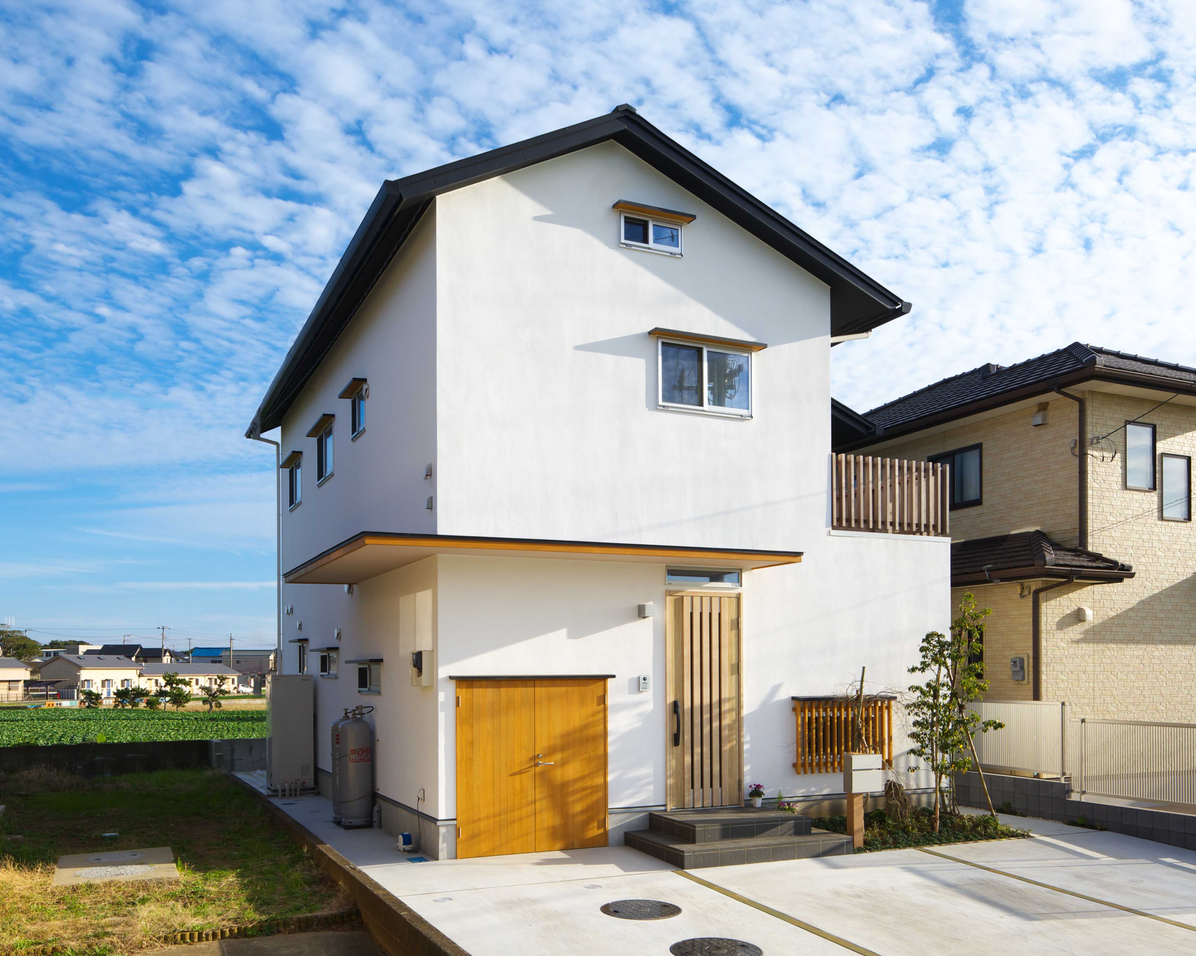 二階建て　駐車場　庭無し