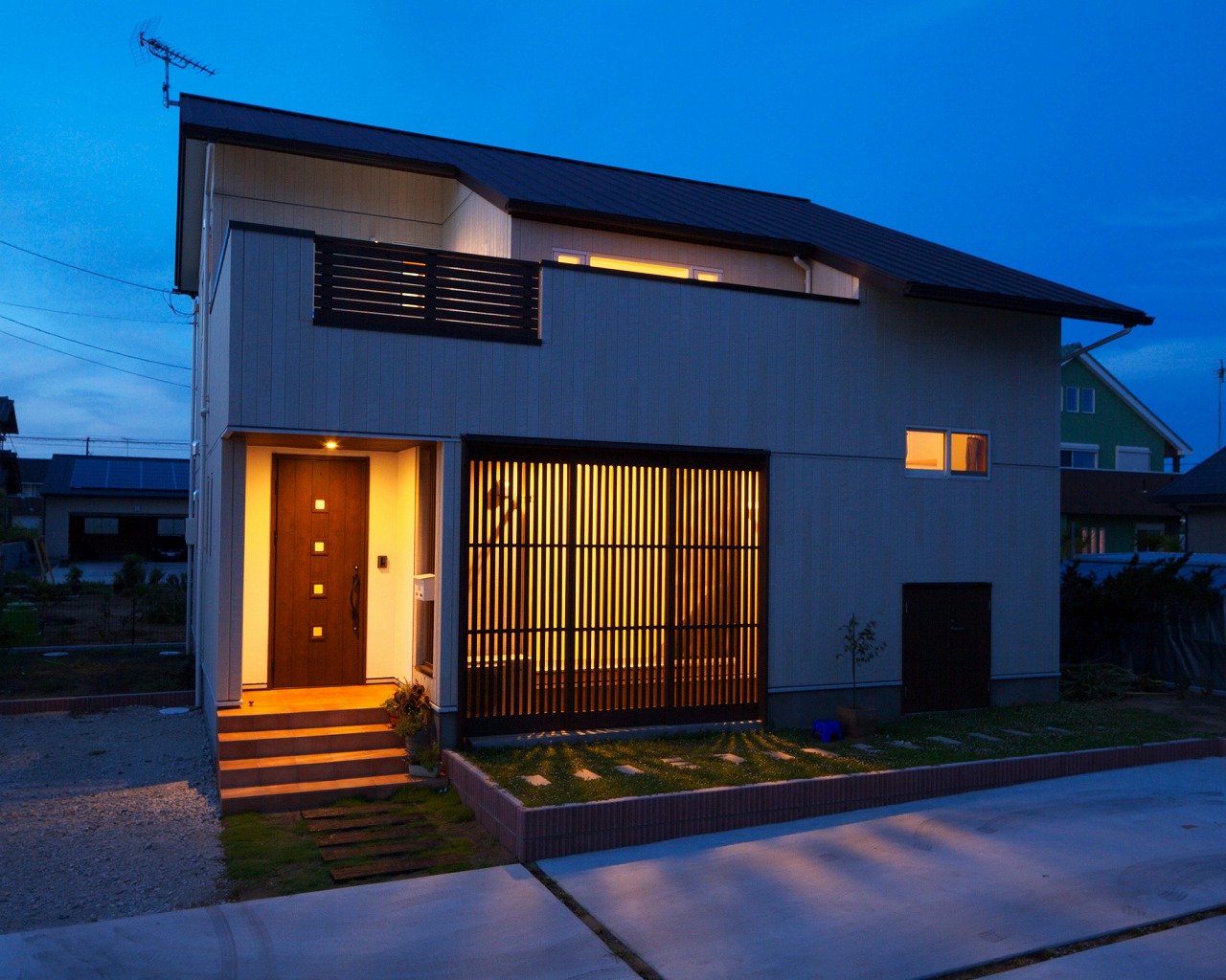 二階建て　注文住宅　庭控え目